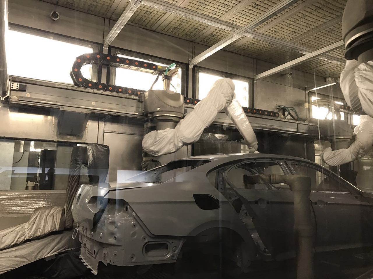 二廠涂裝中途機器人區域機械